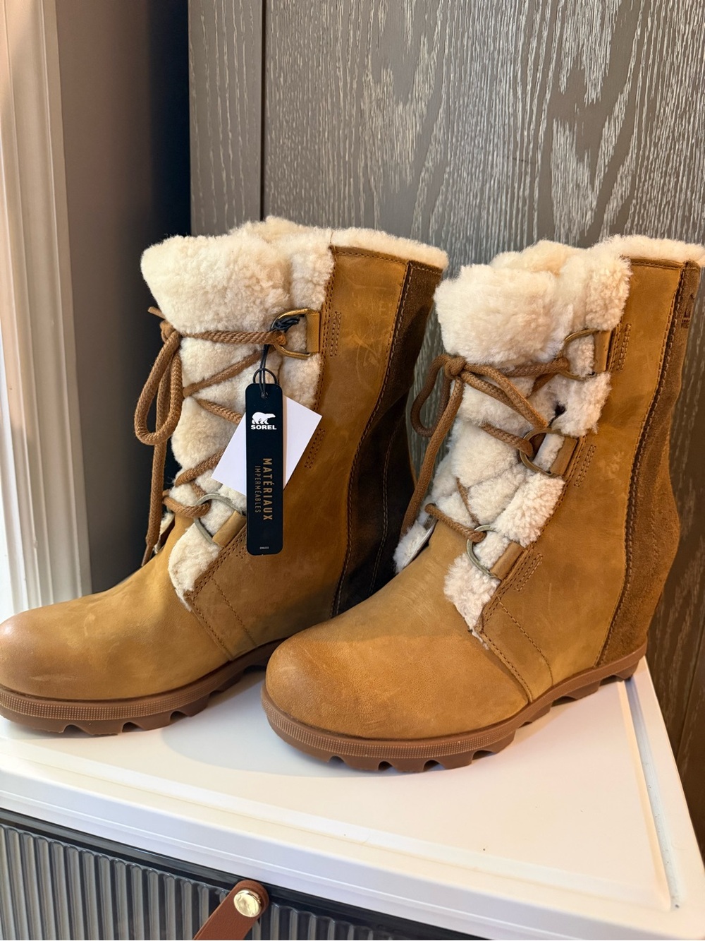 Women’s Sorel Joan of Artic Wedge II Shearling boot in camel brown size 9
